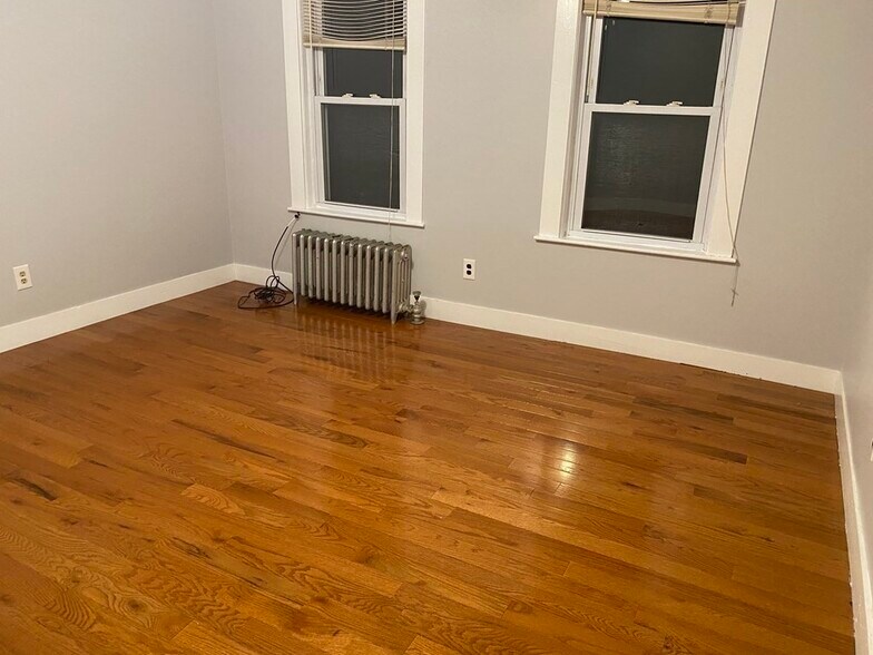 Building Photo - 18 Walnut Rd