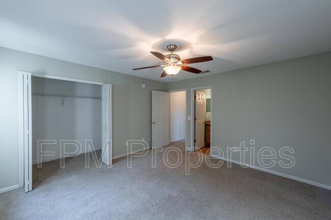 Building Photo - 807 Scrub Jay Dr