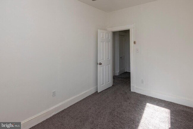 Building Photo - 3317 W Garrison Ave