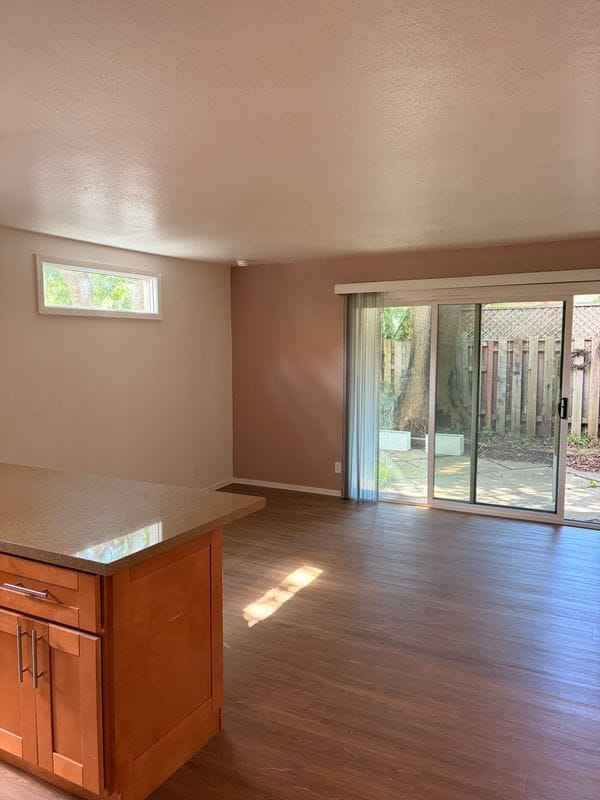 Building Photo - 407 Maple St