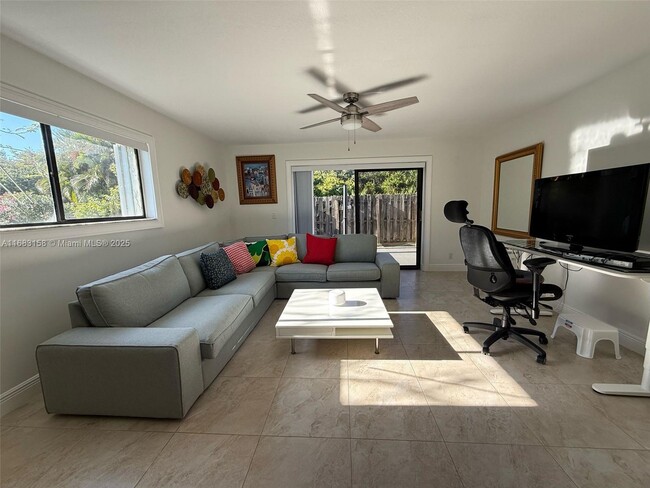 Building Photo - 9411 S Ocean Dr