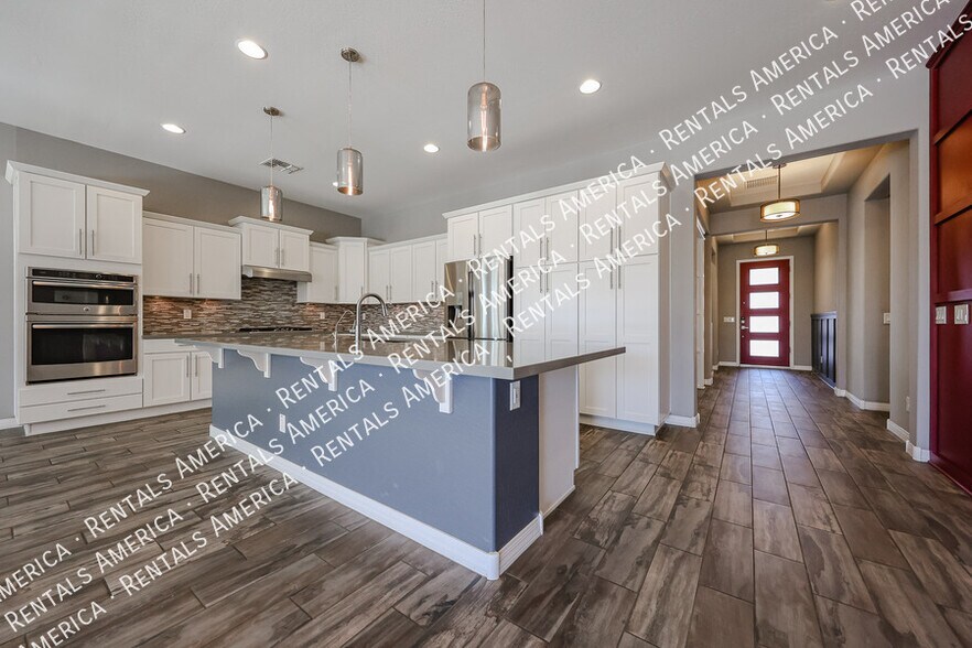 Building Photo - 5833 S Wilson Way