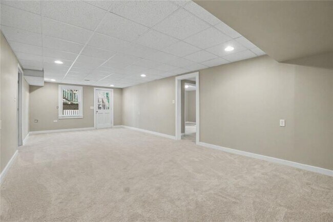 Building Photo - 2470 Trent Dr NE