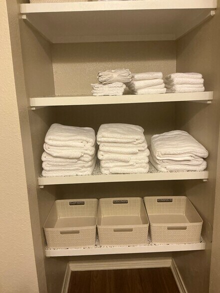 Building Photo - 516 Amy St