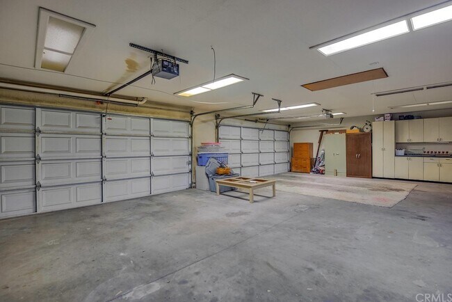 Building Photo - 7380 Live Oak Dr