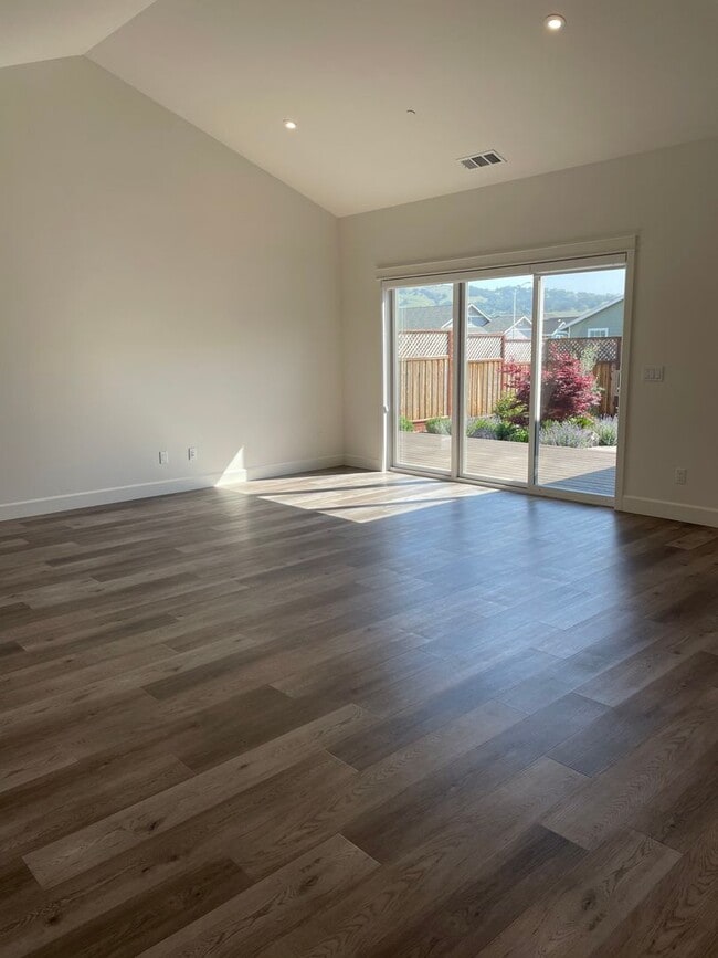 Building Photo - 3 bedroom 2 bath New Construction Coffey Park!!