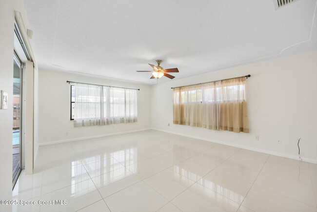 Building Photo - 382 Chester Dr