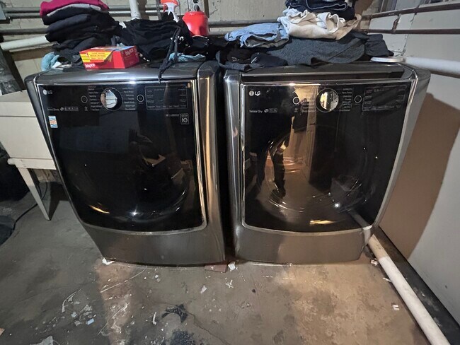 Building Photo - 233 Natoma Ave