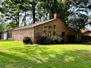 Building Photo - Southern Hills Beauty