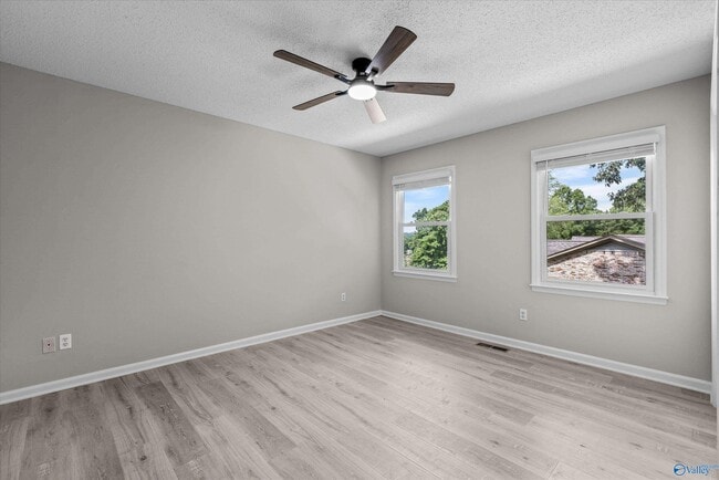 Building Photo - 1305 Hiwan Trail SE