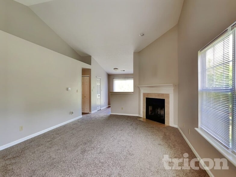 Building Photo - 5260 Pin Oak Dr