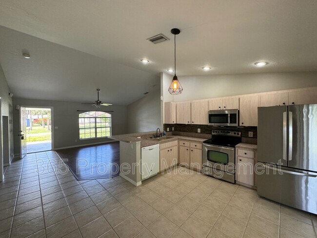 Building Photo - 3928 Champagne Ave