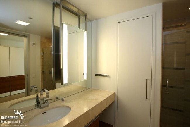 Building Photo - Luxurious State of the Art Studio on the 19th Floor of Veer Towers.