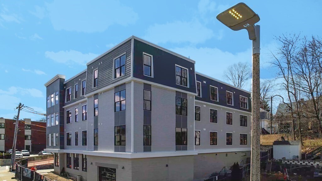 Building Photo - 81 Chestnut Hill Ave