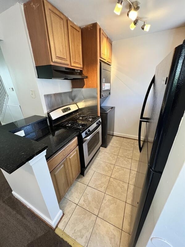 Building Photo - 2 bedroom townhome ready for move in