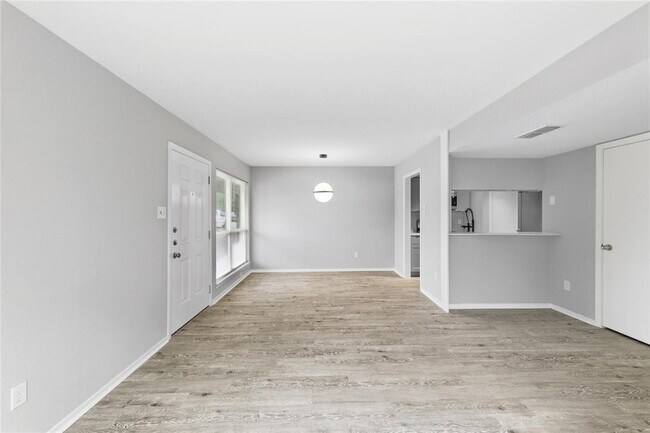 Building Photo - 2618 Ektom Dr