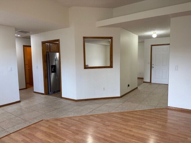 Building Photo - PRE-LEASING! 3 Bedroom in Battlefield