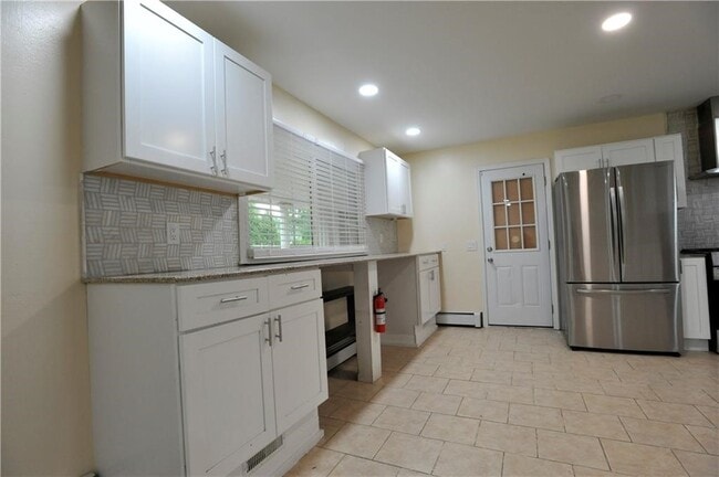 Building Photo - 15 Green Valley Dr
