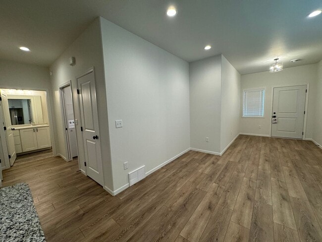 Building Photo - 3-bedroom, 3-bathroom South Fargo Family H...