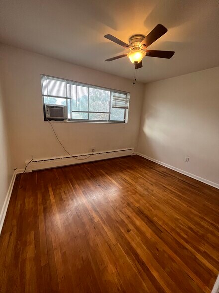 Building Photo - 973 W 300 N