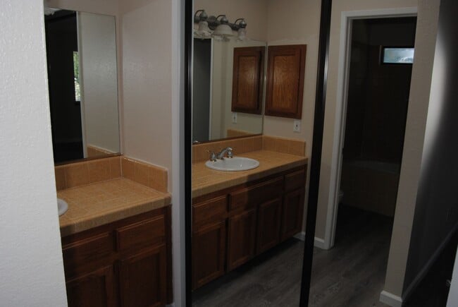 Building Photo - 4620 Gorbett Ln