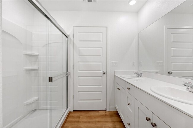 Building Photo - 3685 Vestland Ct