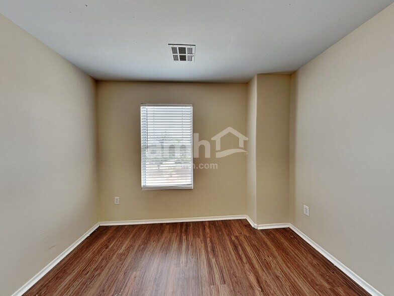 Building Photo - 4105 W Irwin Ave