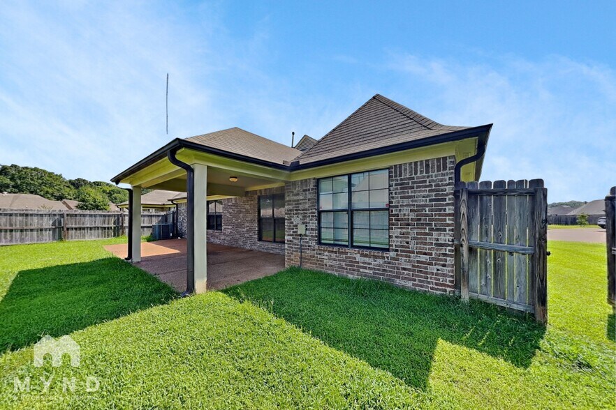 Building Photo - 1087 Acadia Pl