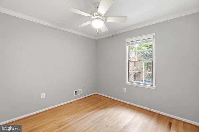 Building Photo - 6924 Mclean Park Manor Ct