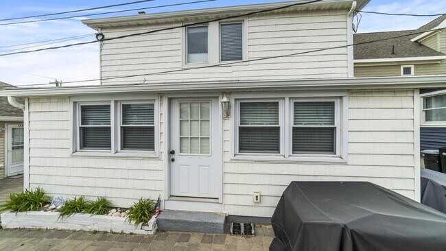 Building Photo - 171A Beachfront-