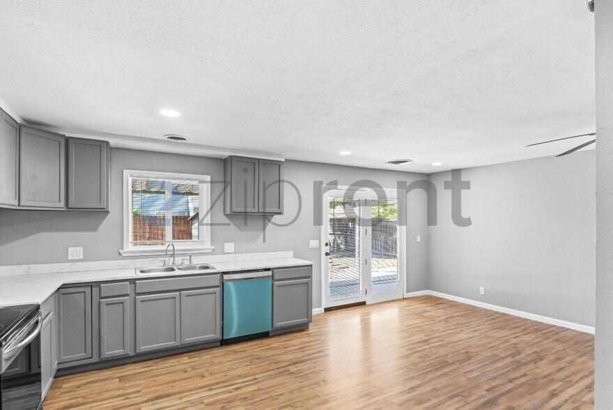 Building Photo - 2732 D St