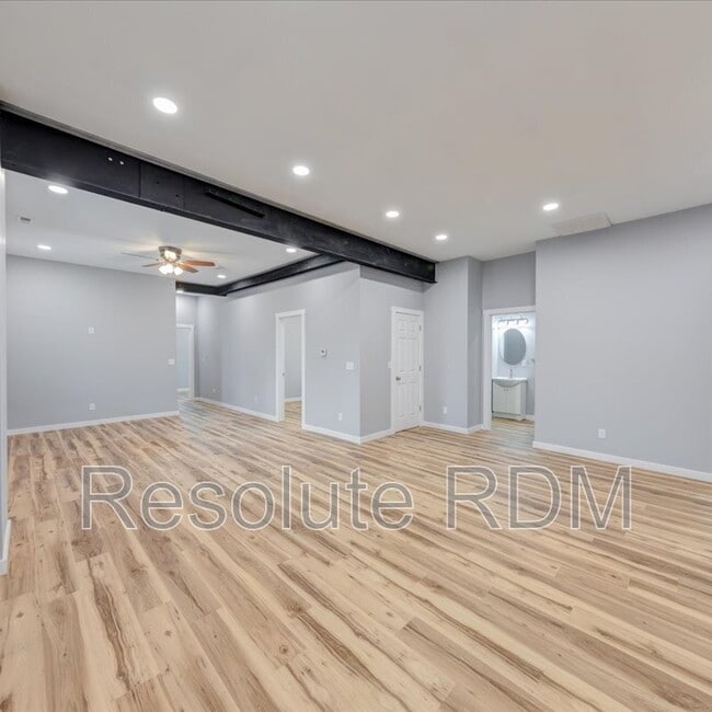 Building Photo - 804 N Locke St