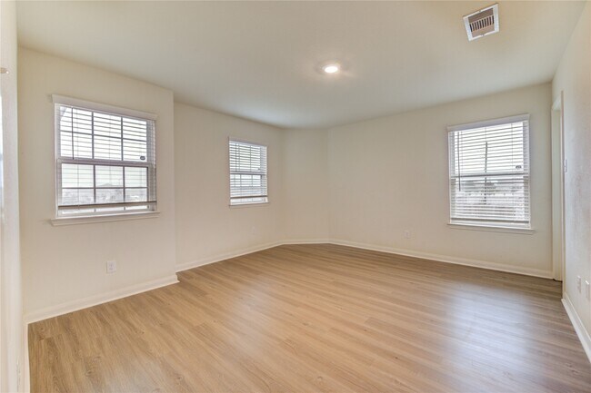 Building Photo - 3001 Iron Woods Dr