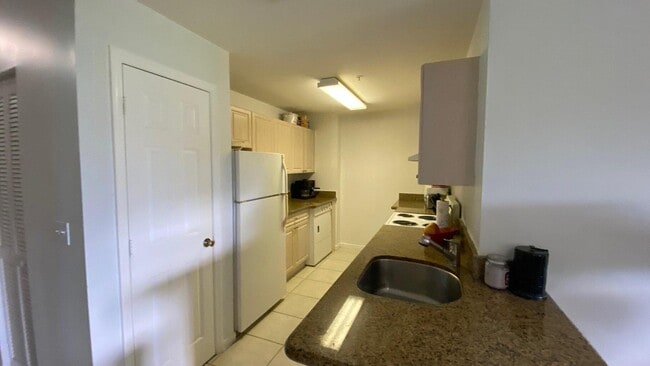 Building Photo - 2060 Greenview Shores Blvd