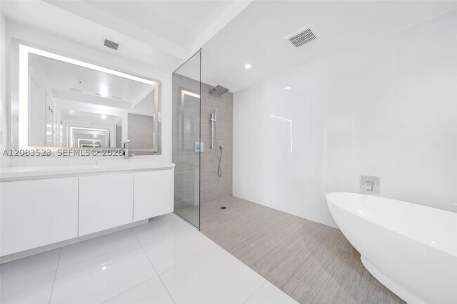 Building Photo - 300 Sunny Isles Blvd