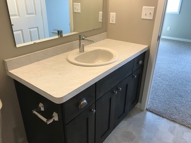 Building Photo - 4 bed 3 bath Single Family Home
