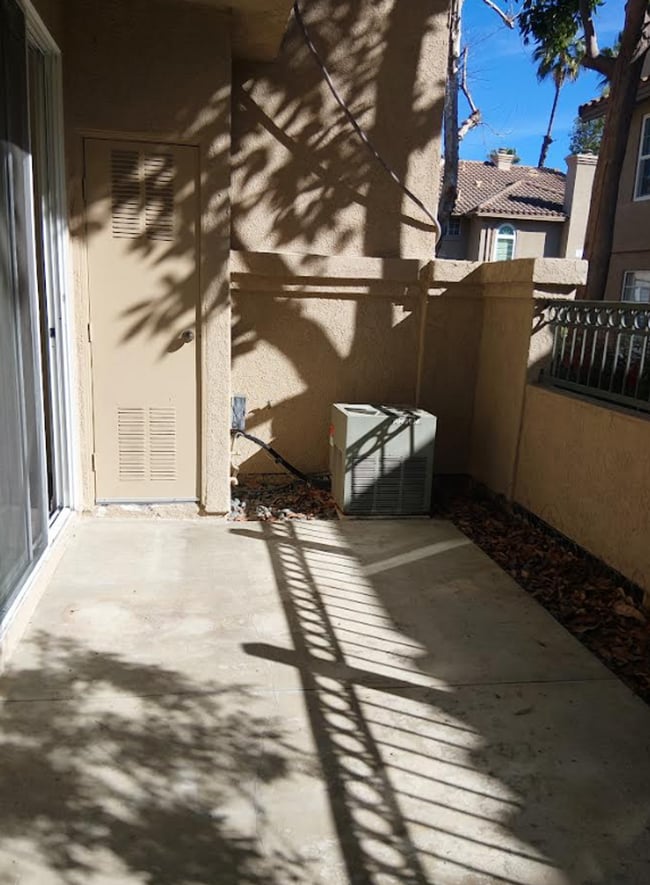 Building Photo - Welcome to our Beautiful, Spacious 2 Bedrooms 2.5 Full Bath Townhouse!