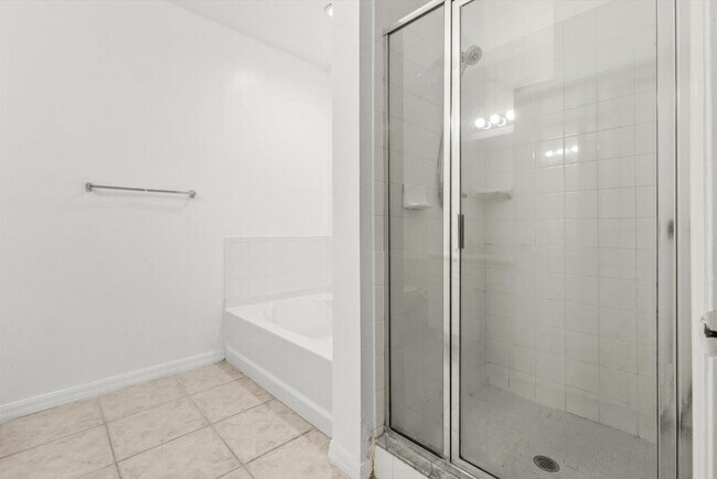 Building Photo - 559 SE Prescott Pl