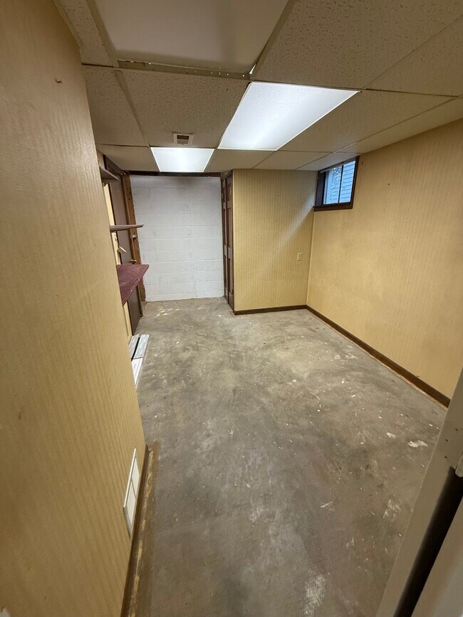 Building Photo - 2020 N 61st St