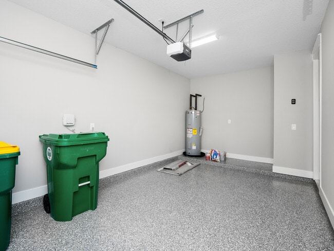 Building Photo - 786 6th Ave S