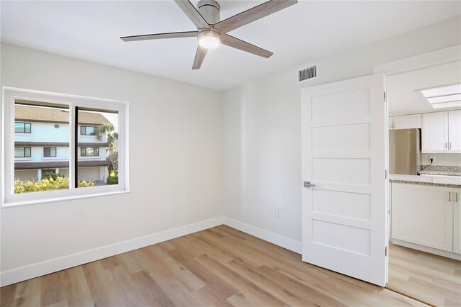 Building Photo - 150 Marina Del Rey Ct