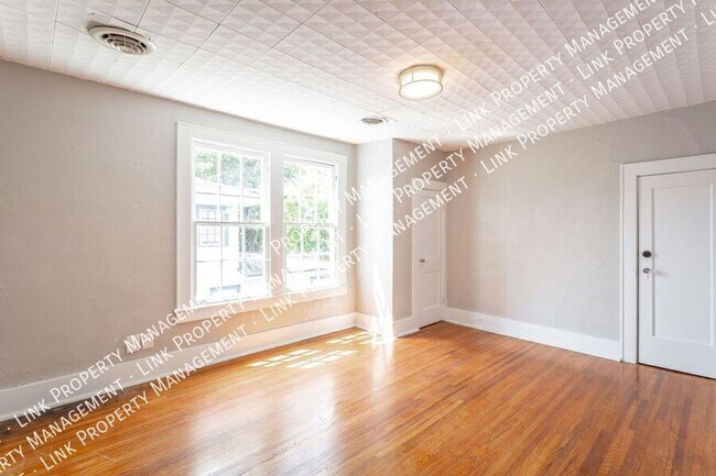 Building Photo - MOVE IN SPECIAL $1000 OFF 1ST MONTH'S RENT...