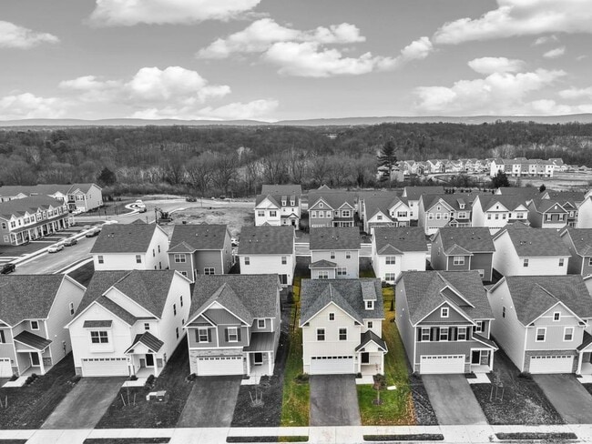 Building Photo - 226 Munsee Cir