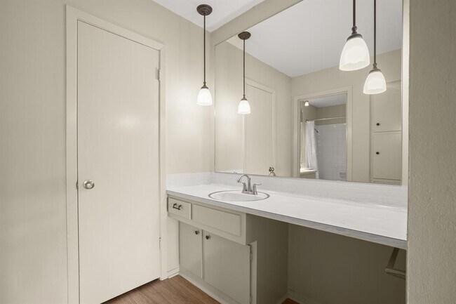 Building Photo - 7302 Sevilla Dr