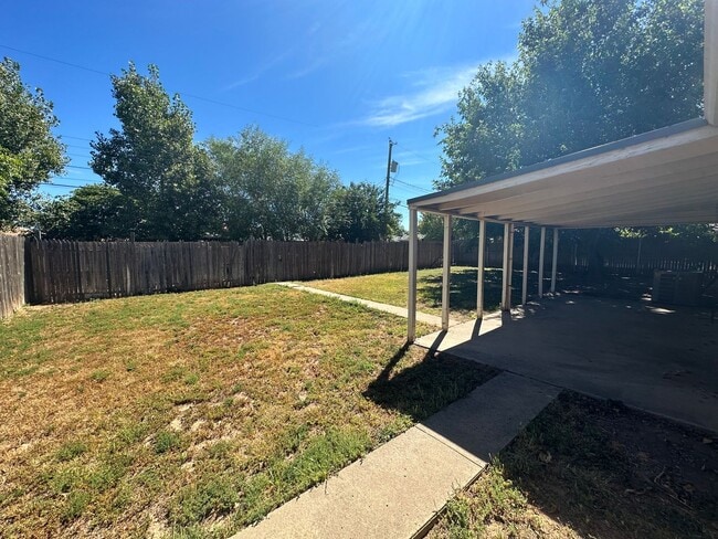 Building Photo - 3/2/2 Located of Washington and Hillside