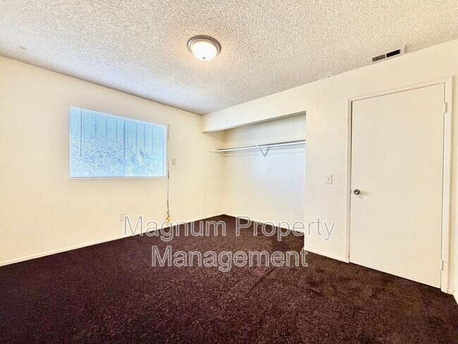 Building Photo - 132 E Bowen Rd