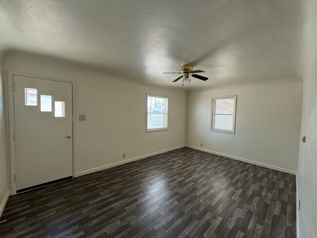 Building Photo - 1 Bed/ 1 bath