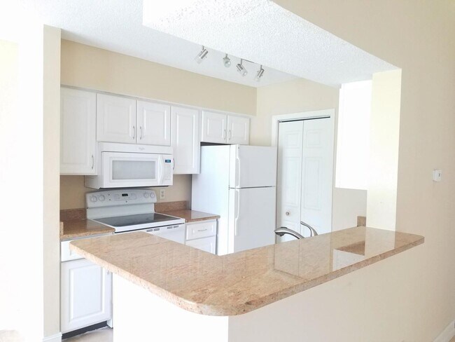 Building Photo - 815 W Boynton Beach Blvd