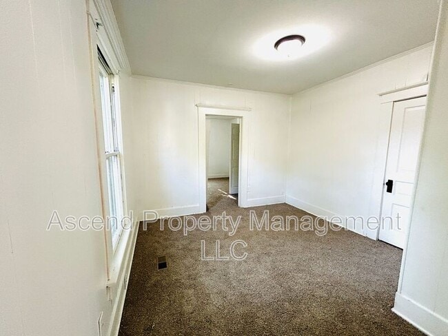 Building Photo - 1006 Rockway Dr