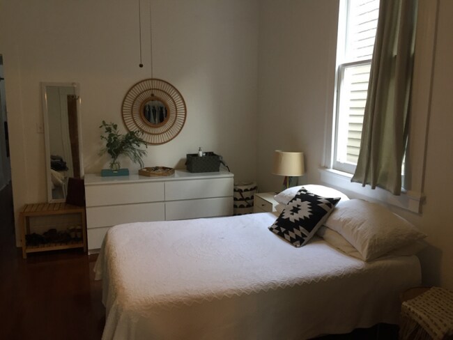 Building Photo - 4830 Chestnut St